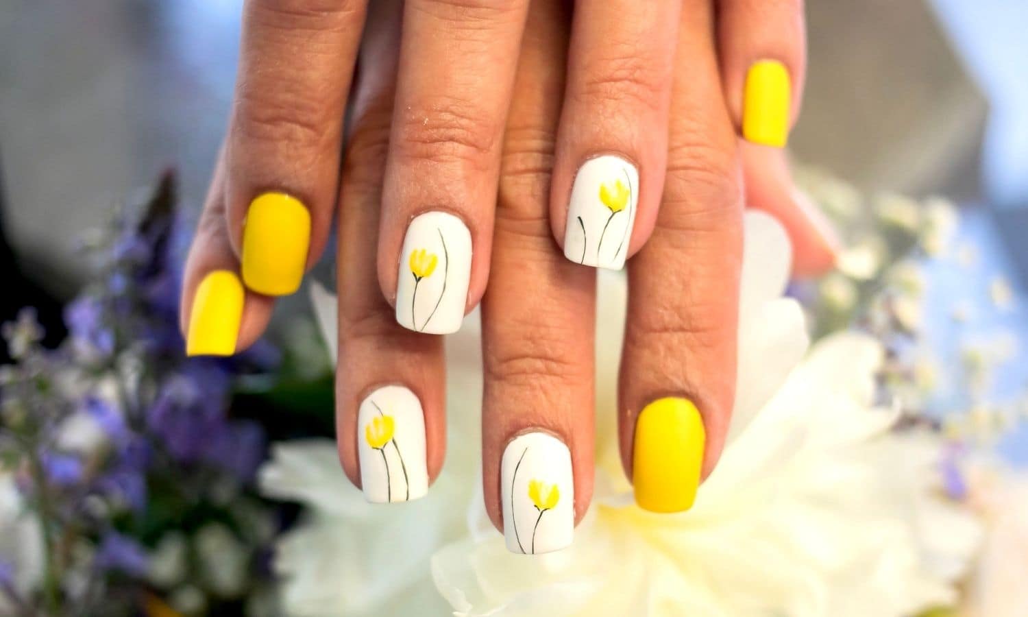 Bold Yellows Daisy Flower nails - Summer nail colors